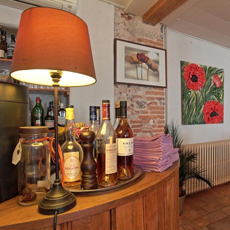 Logis Hotel - Les Pasteliers Lavaur  Luaran gambar